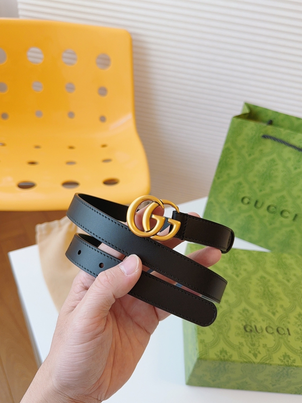 スーパーコピーグッチベルト着用イメージ